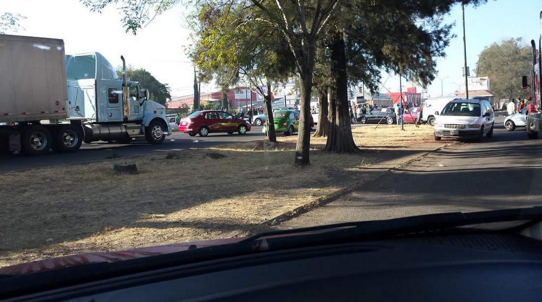 bloqueo salida a Charo Morelia