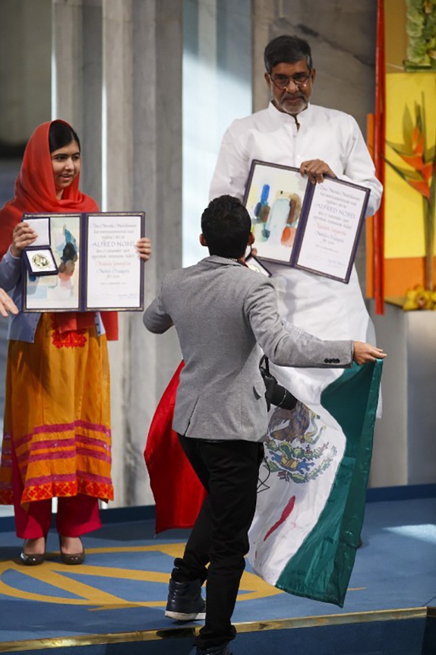 joven irrumple nobel de la paz bandera México