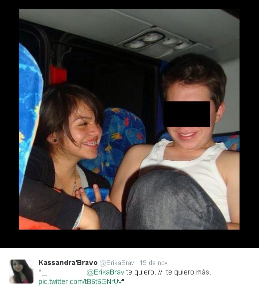 kassandra novio ojos cerrados