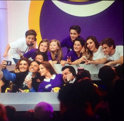 teleton recuento derbez selfie