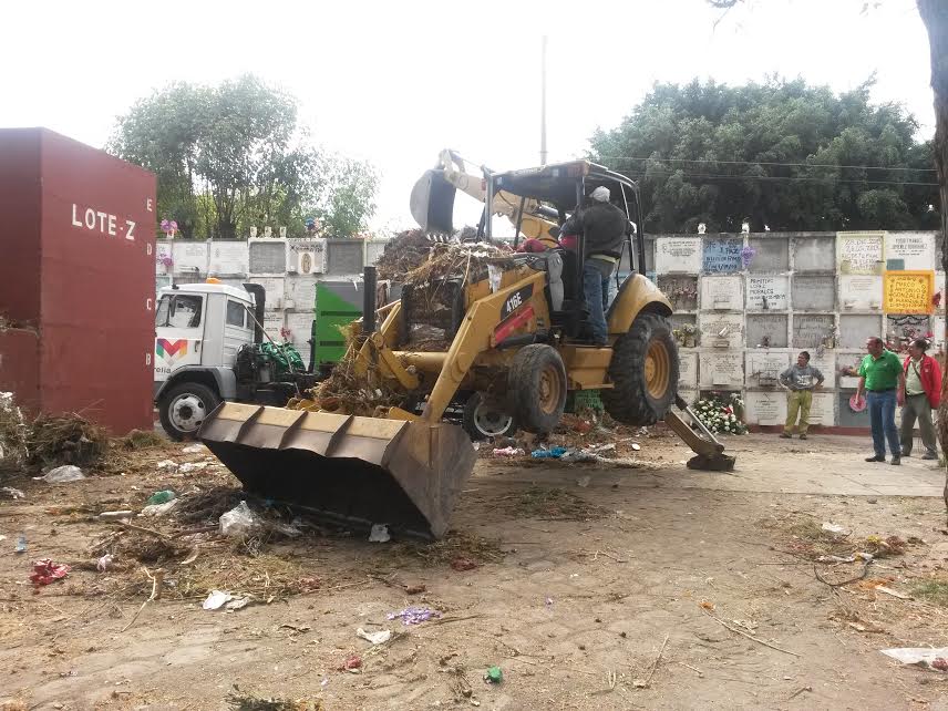 trabajos en el panteón de Morelia