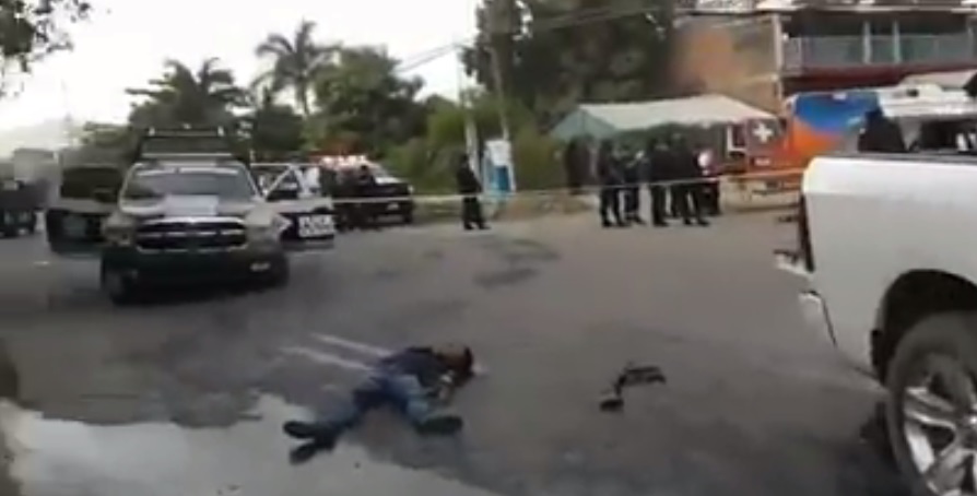 policías escena del crimen muertos enfrentamiento 6 enero 2015 Apatzingán