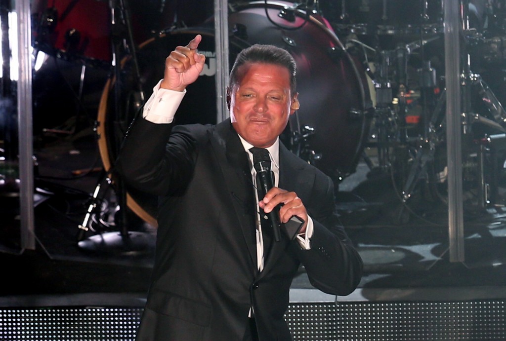 Luis Miguel No Culpa A La Noche Ni A La Playa Sino Al Viento Al
