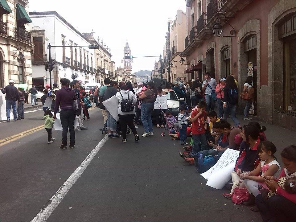 manifestantes frente a congreso