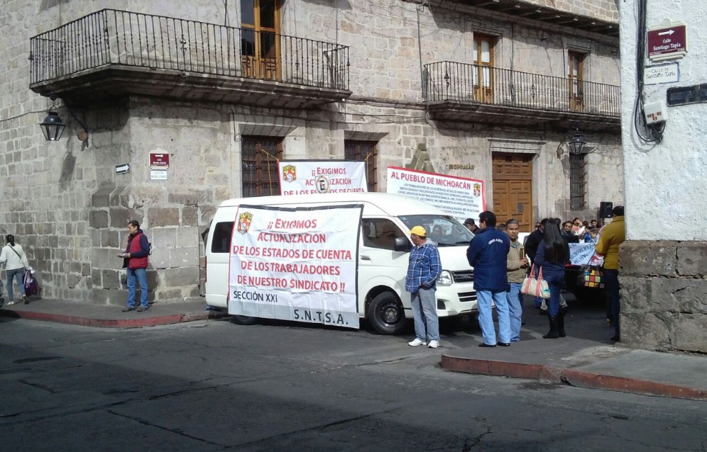 trabajadores bloquean Benito Juárez toma Secretaría de Salud Morelia centro