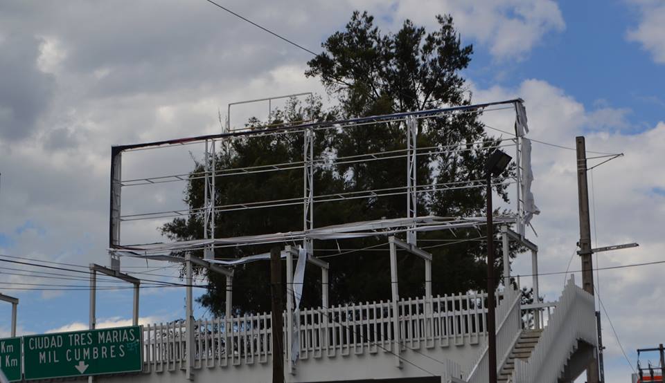 #Morelia: Retiran Espectaculares Del PRI Que Transgredían La Ley Electoral
