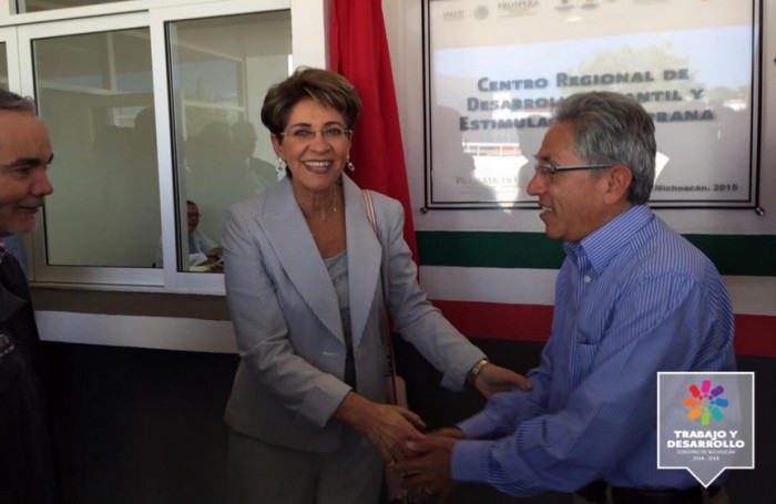 Salvador Jara y la titular de Salud, Mercedes Juan López