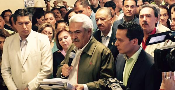 Chon en su registro como candidato por el PVEM ayer lunes