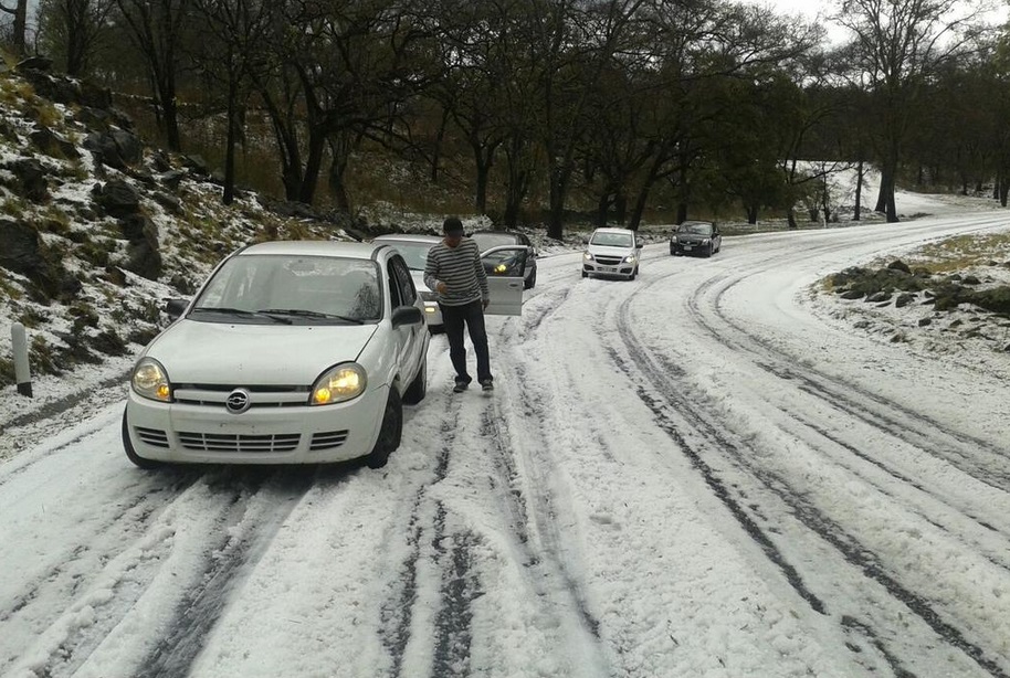 granizo en carretera de Michoacán