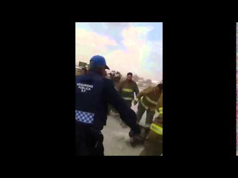 VIDEO: Bomberos De Iztapalapa Agreden A Colegas De Abastos En El DF