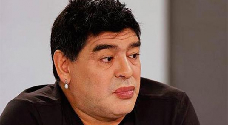 labios-rojos-maradona2
