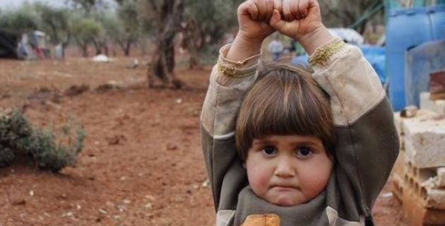 niño sirio arma cámara 2