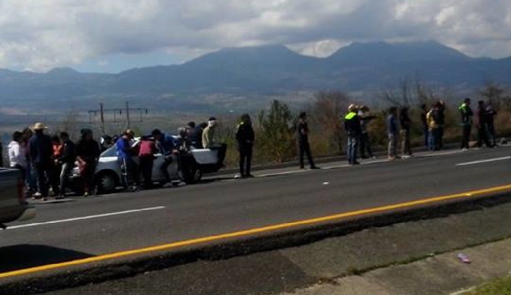 normalistas salida a Pátzcuaro pidiendo cooperación Morelia 2