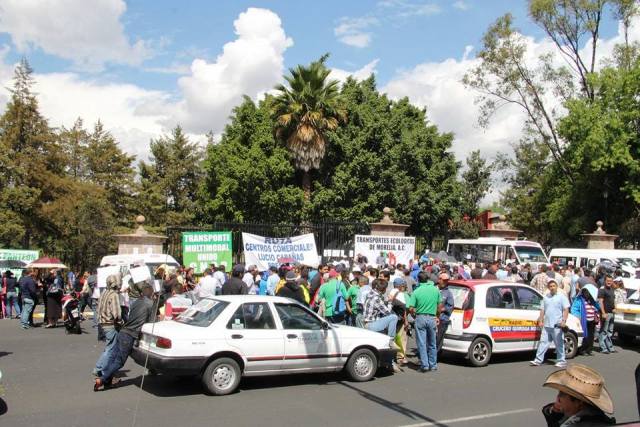 transportistas bloquean libramiento Casa de Gobierno Morelia 2