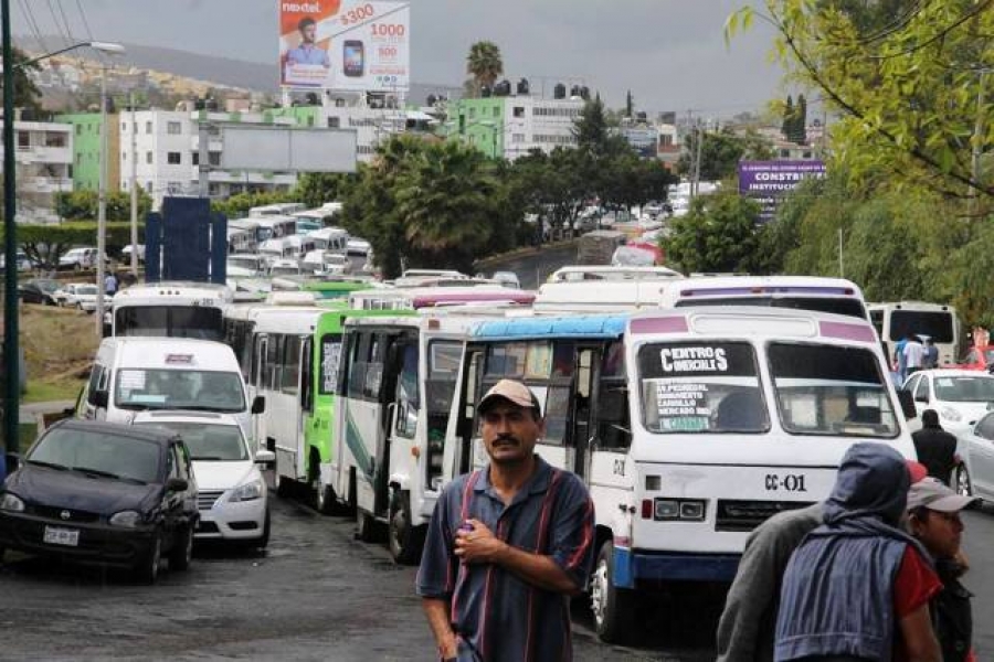 transportistas bloquean libramiento Casa de Gobierno Morelia