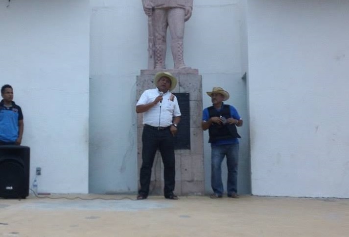 Hipólito Mora campaña chaleco antibalas