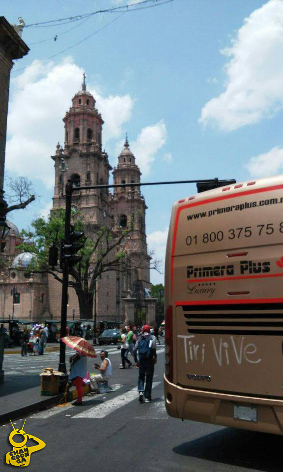 Madero-cerrada-por-normalistas-autobus-Morelia-2