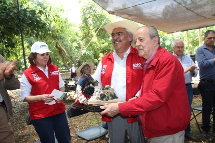 Productores Del Oro Verde Reconocen A Chon Orihuela