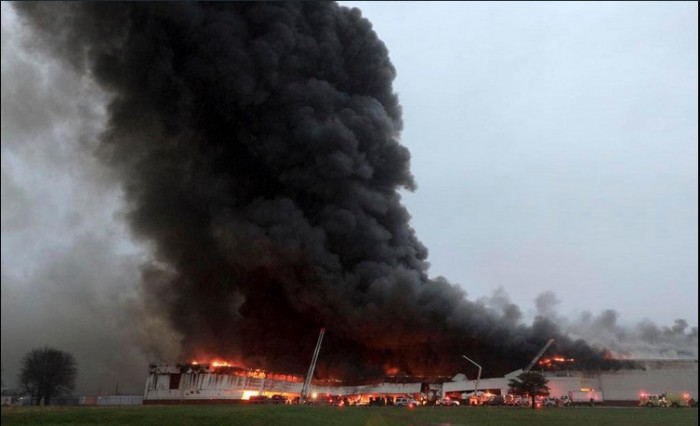 Tremendo Incendio Sobre Una Planta De General Electric
