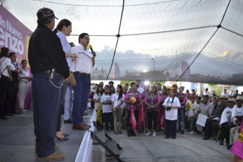 Silvano Aureoles en la colonia Isaac Arriaga