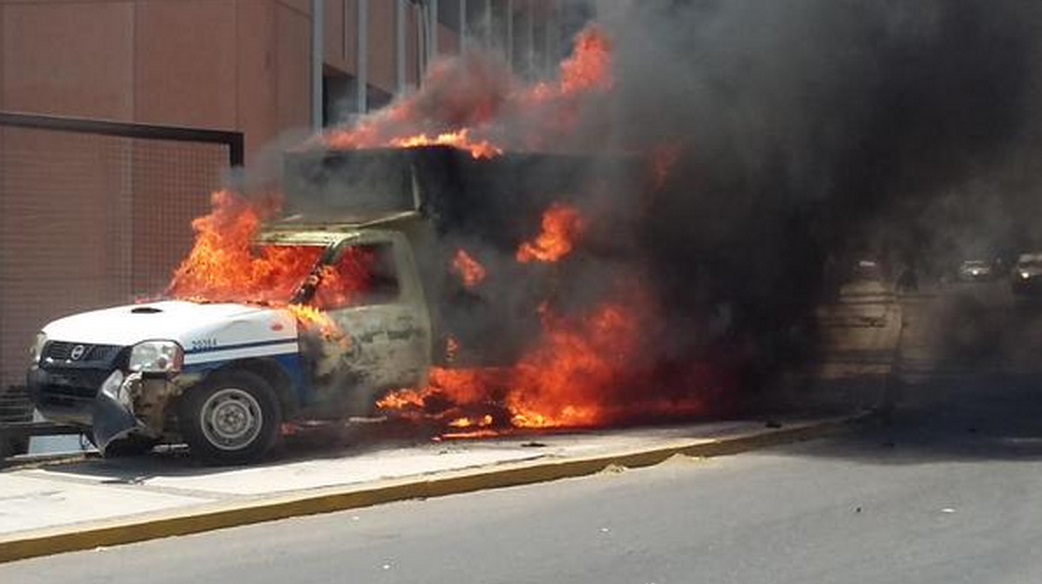 coche incendiado congreso Guerrero normalistas