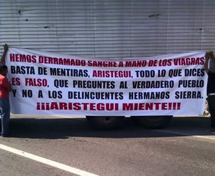 mantas en contra de Aristegui Tierra Caliente Michoacán