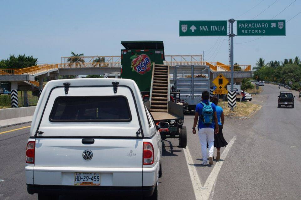 retiro bloqueo Nueva Italia Parácuaro Michoacán