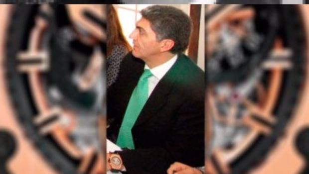 sedesol funcionario reloj