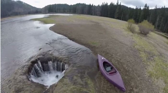 Donde Se Vació Un Lago Por Un Misterioso Agujero Sin Fondo