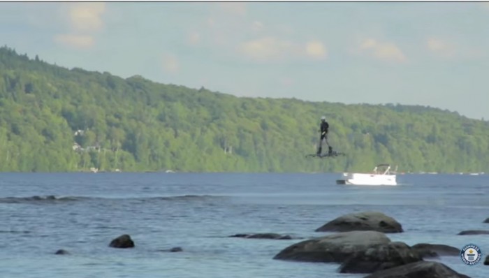 Joven Canadiense Rompé Récord Guinness por mayor distancia recorrida en una aerotabla 1
