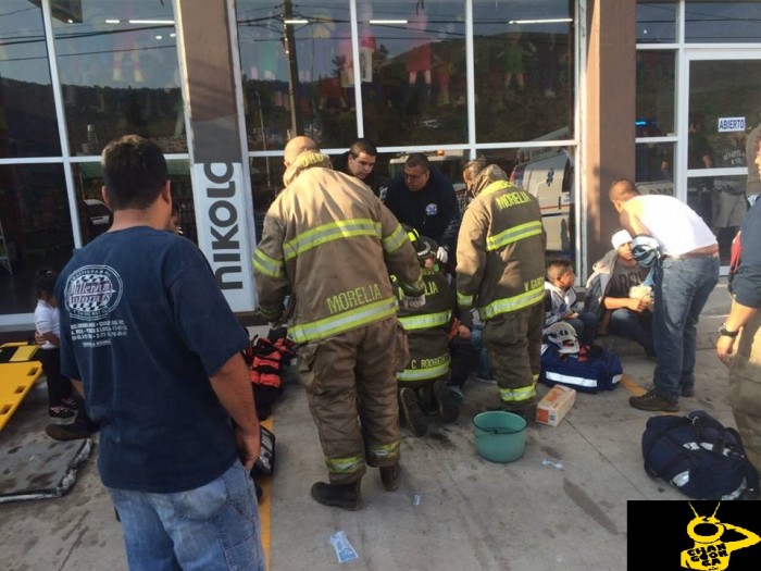 MORELIA Ocho heridos leves en choque de camionetas, en la salida a Quiroga (13)