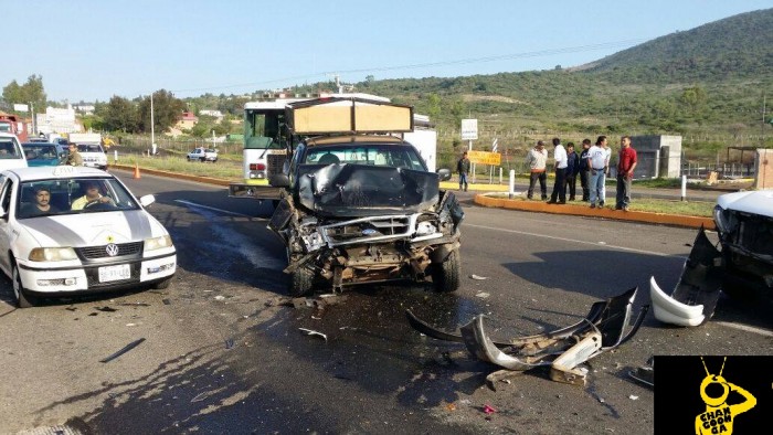 MORELIA Ocho heridos leves en choque de camionetas, en la salida a Quiroga (16)