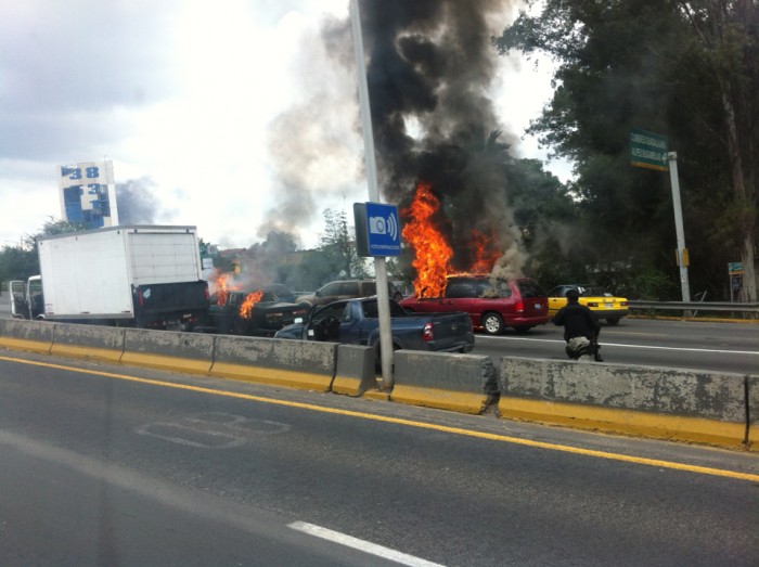 Narcobloqueos en Jalisco Foto vía Proceso