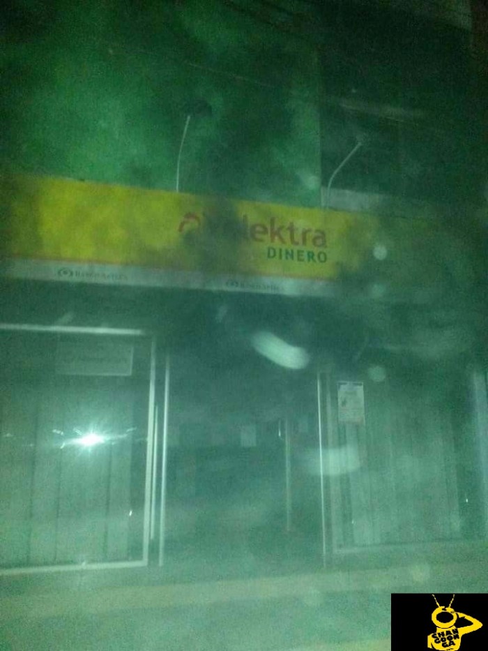 PARACUARO Corto circuito en computadora provoca una quemazón en el Elektra de Antúnez