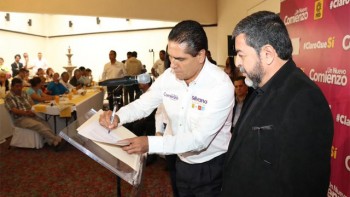 Silvano-Aureoles-y-Rogelio-Guizar-presidente-AIEMAC