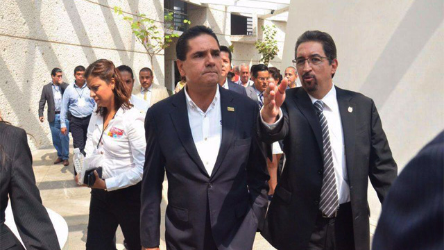 Silvano-Aureoles-y-rector-de-la-UMSNH