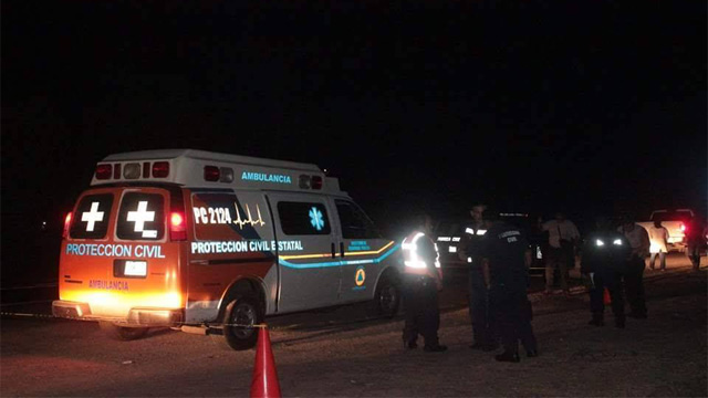 ambulancia-policias-noche-Michoacan