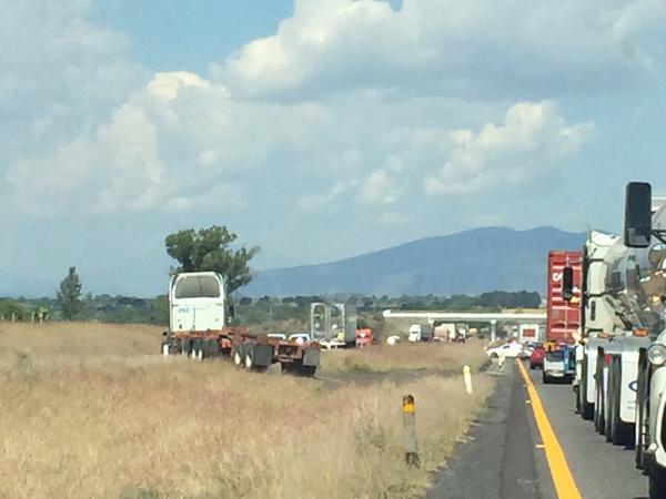 bloqueo autopista Guadalajara-Morelia