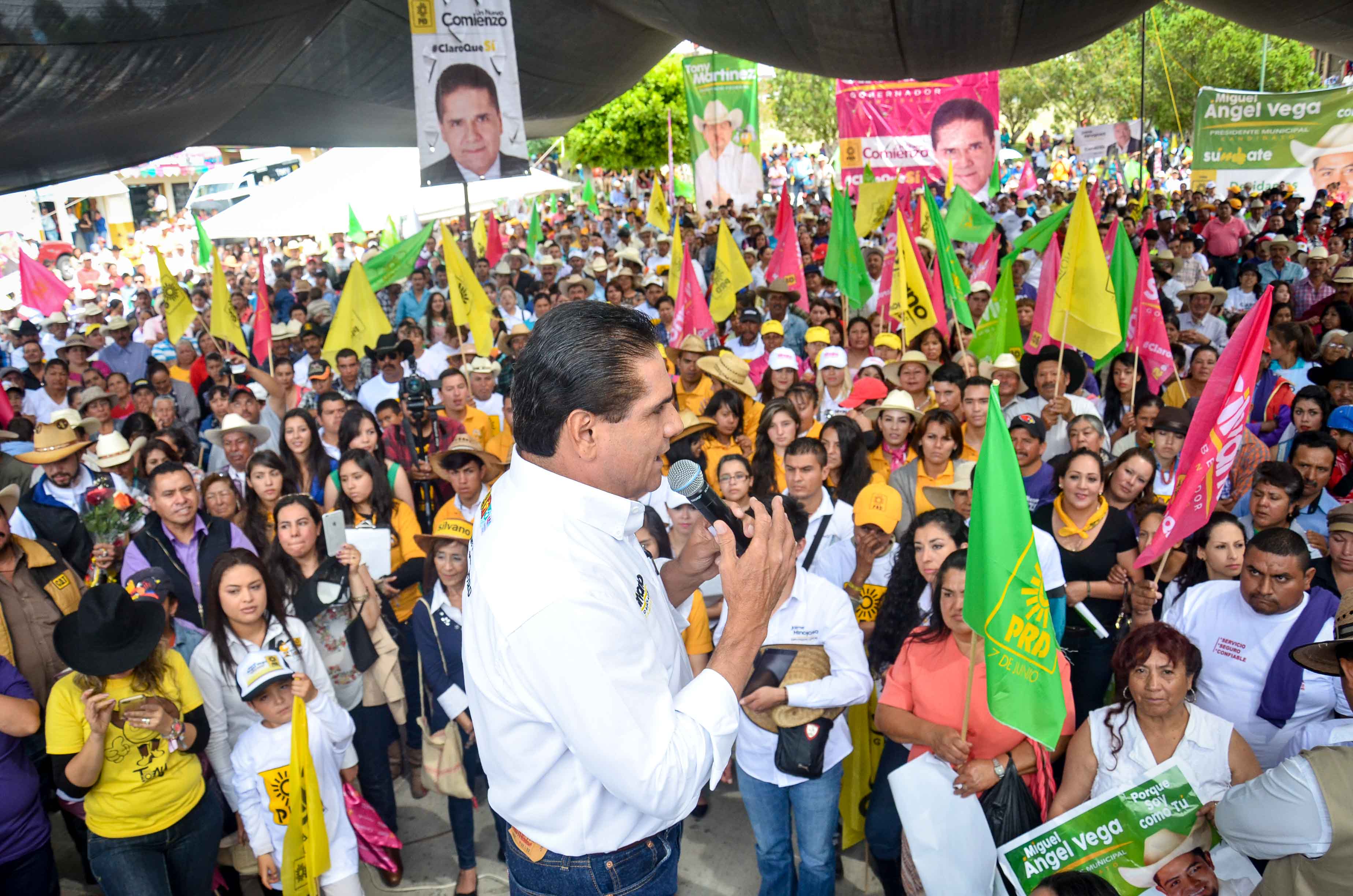 Silvano Aureoles PRD