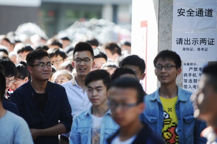 Chinos quieren ingreso a la universidad