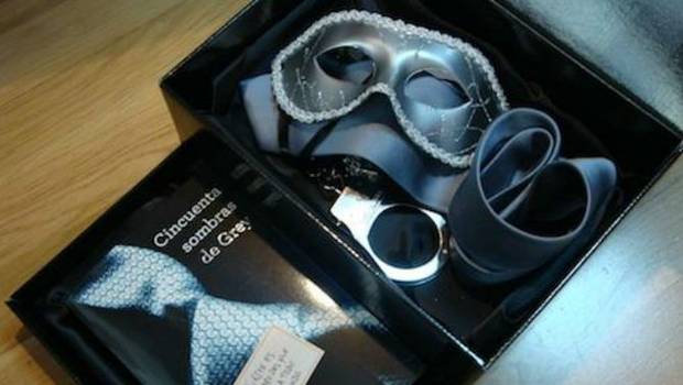 Cincuenta sombras de Grey libro antifaz