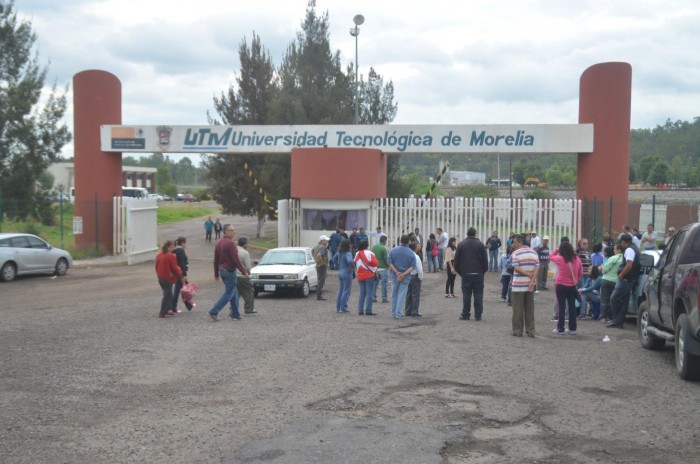 MORELIA CNTE se moviliza en Michoacán para evitar aplicación de evaluaciones, no hubo presencia policíaca en las sedes (14)