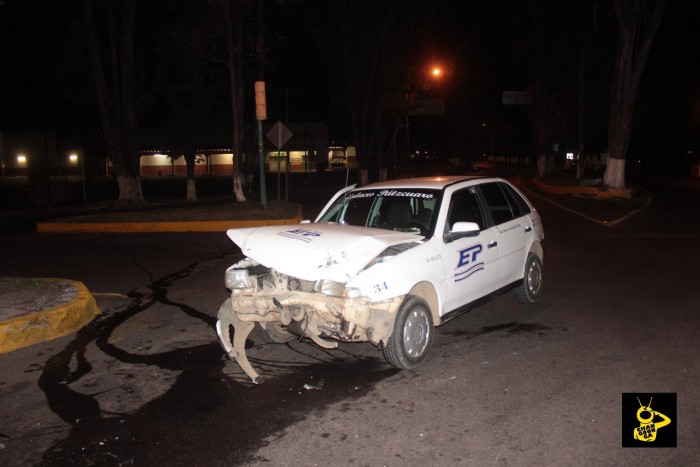 PÁTZCUARO Colisiona taxi contra automóvil en Pátzcuaro_ no hay heridos (2)