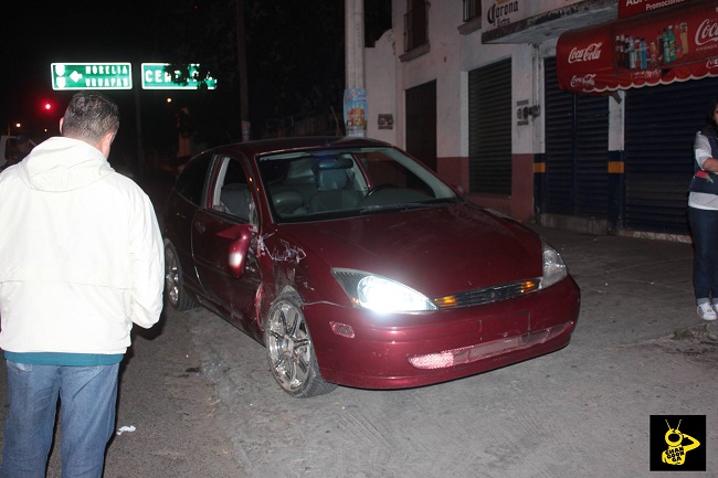 PÁTZCUARO Colisiona taxi contra automóvil en Pátzcuaro_ no hay heridos (3)