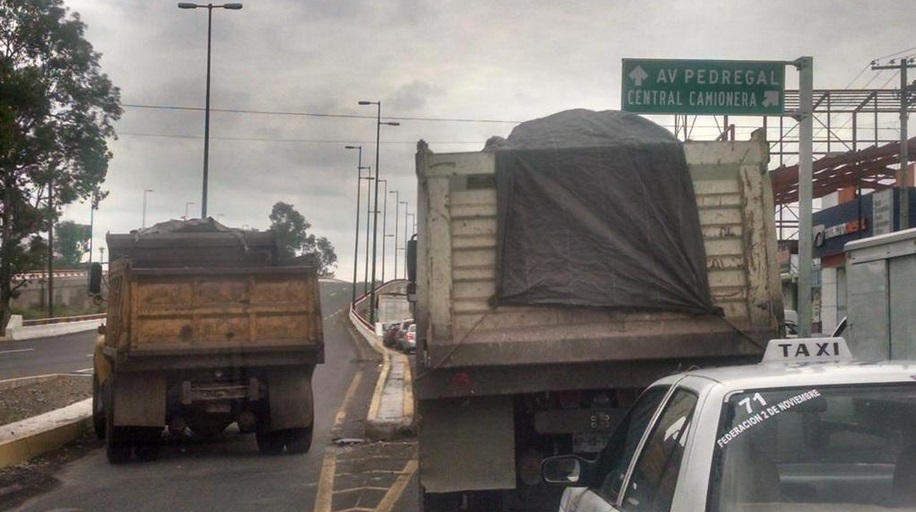 bloqueo libramiento constructores camiones Morelia