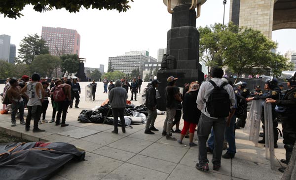 maestros de la cnte pelean con chavos en el df2