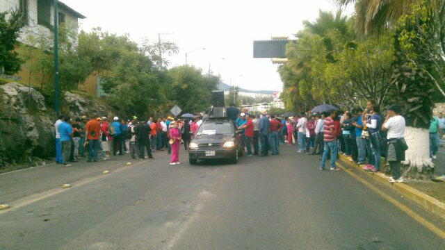 marcha-CNTE-Casa-de-Gobierno-Morelia