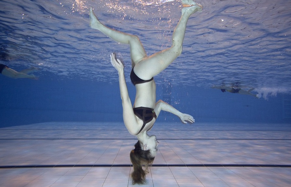 mujer que camina sobre agua 1