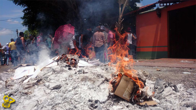 quema-examenes-CNTE-Michoacan