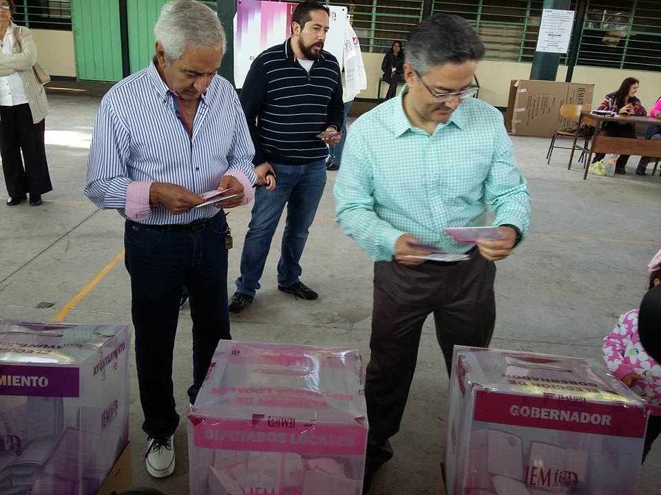 salvador abud votando